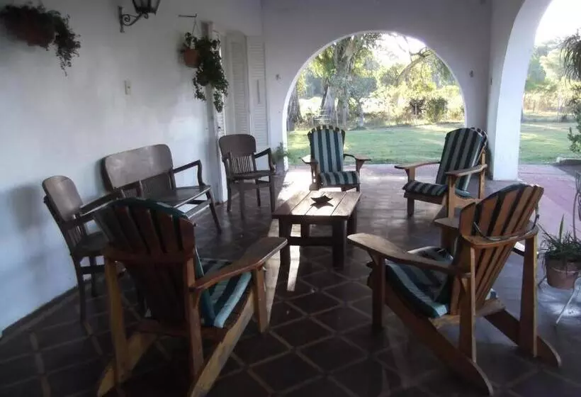 ホテル Estancia El Rosario