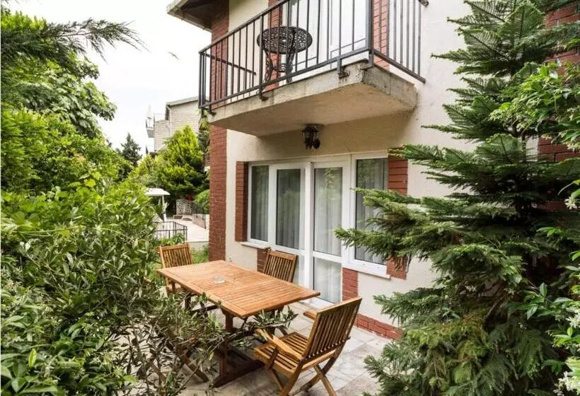 Büyükada Apart Hotel   Karadağ Apart