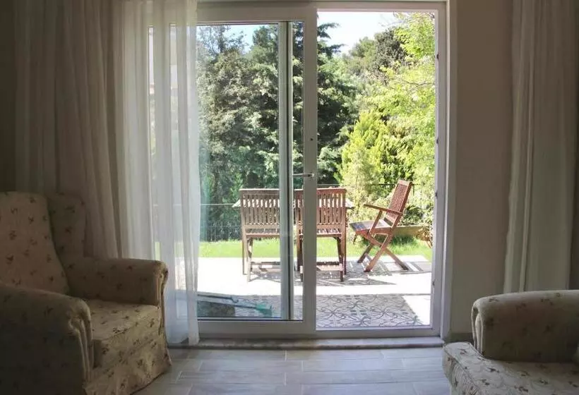 Büyükada Apart Hotel   Karadağ Apart