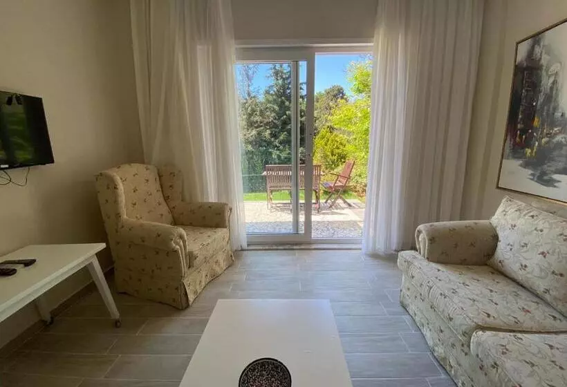 Büyükada Apart Hotel   Karadağ Apart