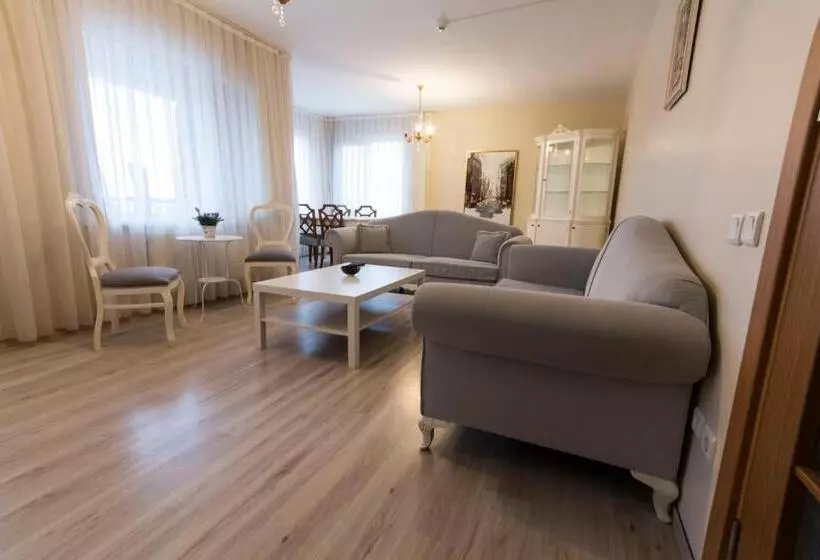 Büyükada Apart Hotel   Karadağ Apart