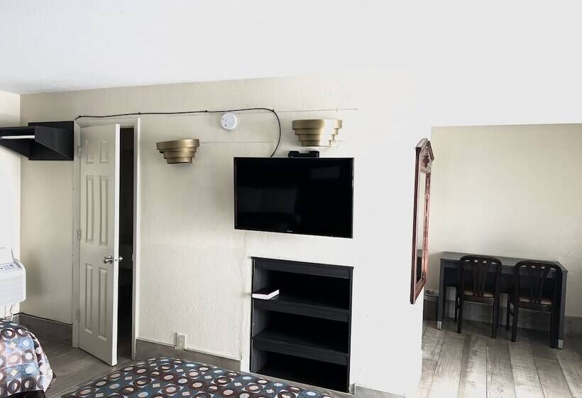 مُتل Budget Inn   Ft Myers