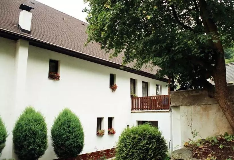 Majatalo Penzion V Budech