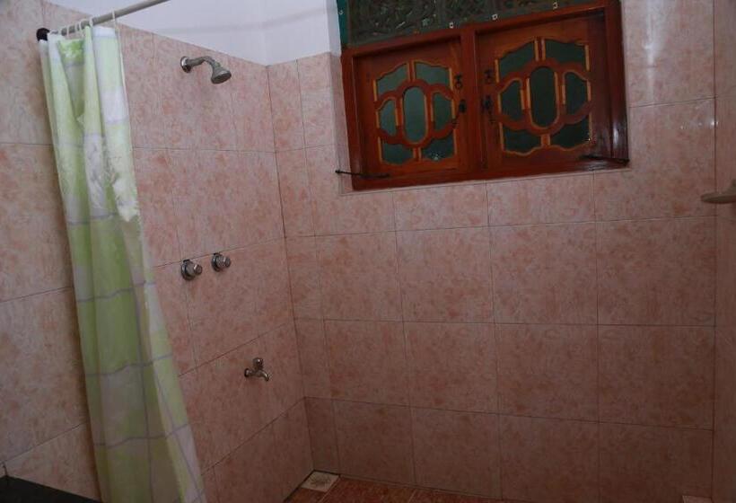 פנסיון Sumal Villa