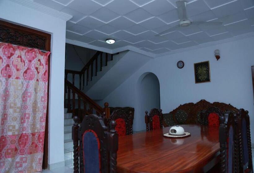 פנסיון Sumal Villa