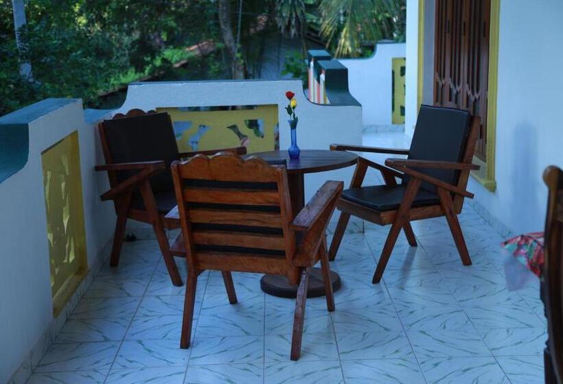 פנסיון Sumal Villa