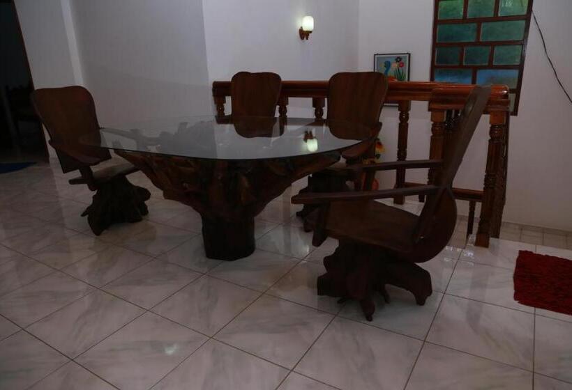 פנסיון Sumal Villa