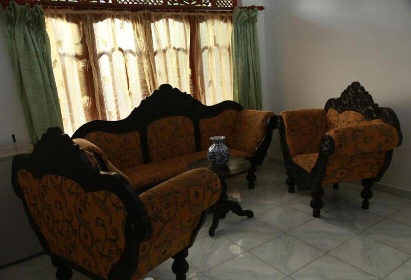 פנסיון Sumal Villa