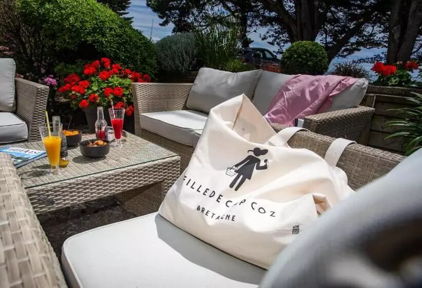 Hotelli Logis Hôtel De La Pointe Du Cap Coz