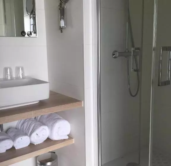 Hotelli Logis Hôtel De La Pointe Du Cap Coz