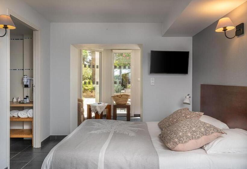 Отель Logis Hôtel De La Pointe Du Cap Coz