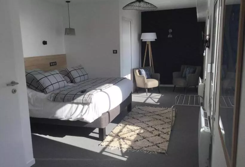 Hotelli Logis Hôtel De La Pointe Du Cap Coz