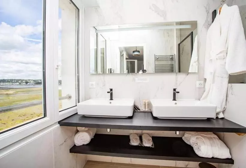 Hotelli Logis Hôtel De La Pointe Du Cap Coz