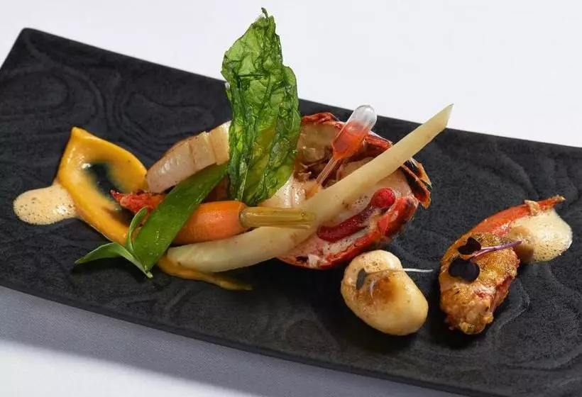 Hotelli Logis Hôtel De La Pointe Du Cap Coz