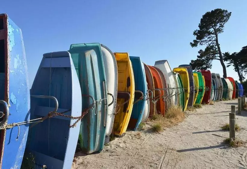 Hotelli Logis Hôtel De La Pointe Du Cap Coz