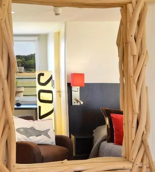 Hotelli Logis Hôtel De La Pointe Du Cap Coz