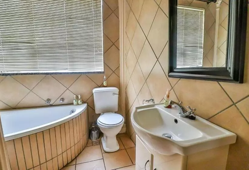 Majatalo Croc River Lodge