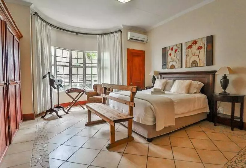 Majatalo Croc River Lodge