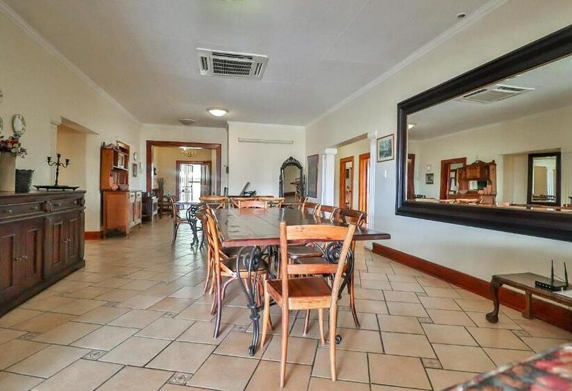 פנסיון Croc River Lodge