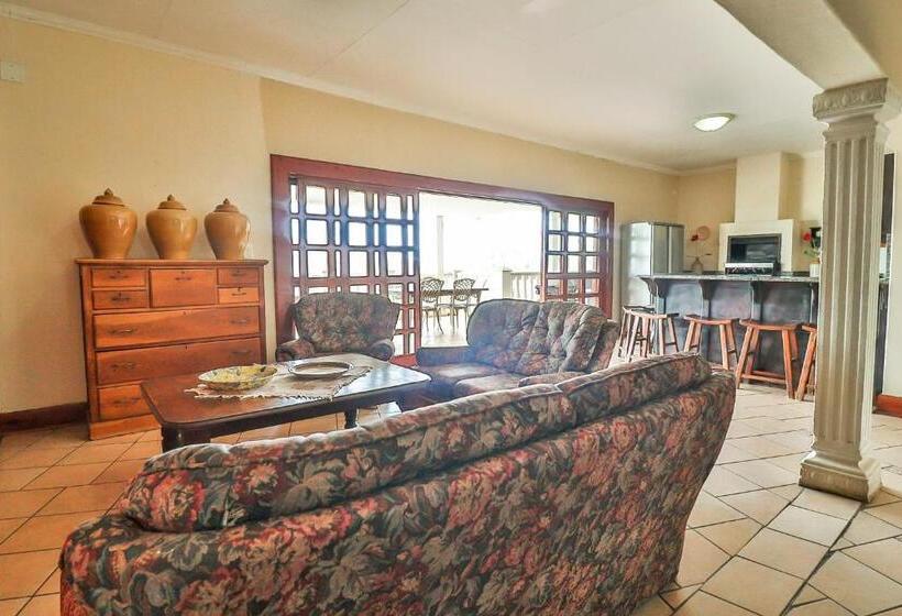 פנסיון Croc River Lodge