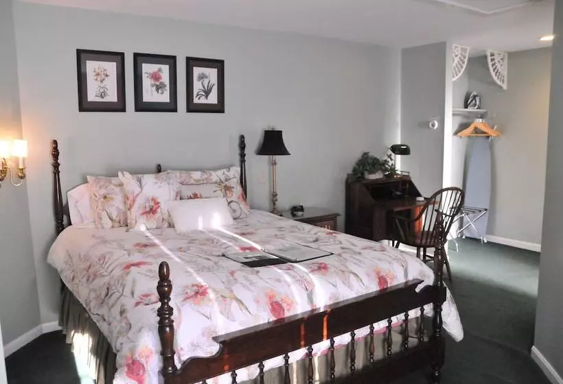 Retkeilymaja Strong House Inn