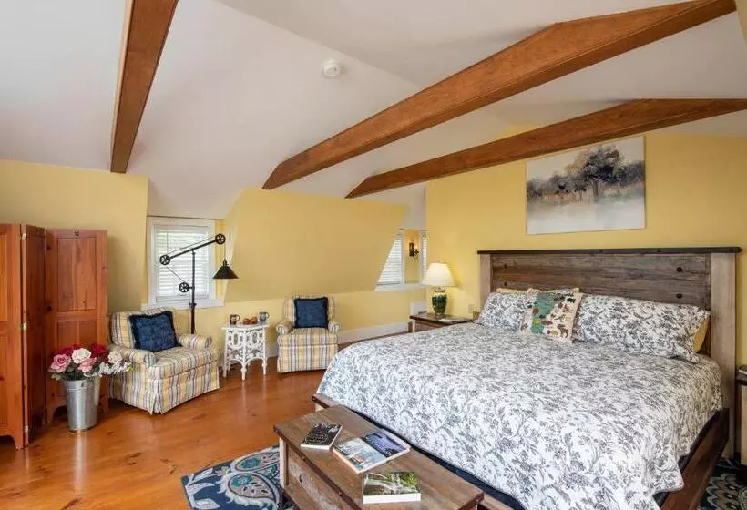 Retkeilymaja Strong House Inn