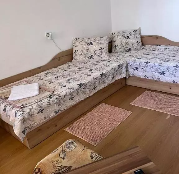 پانسیون Mavrova Guest House