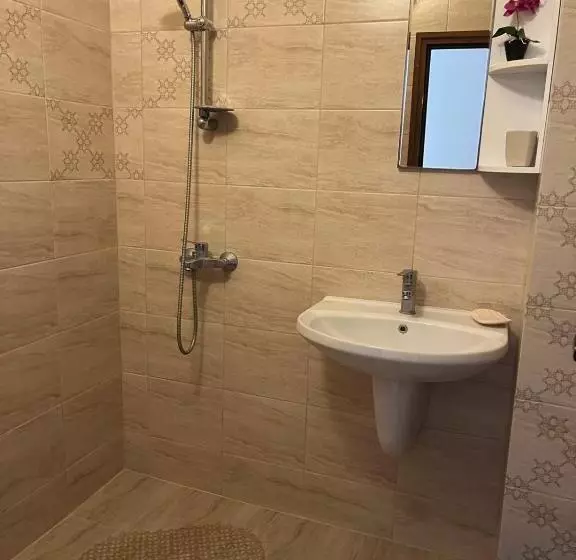 پانسیون Mavrova Guest House