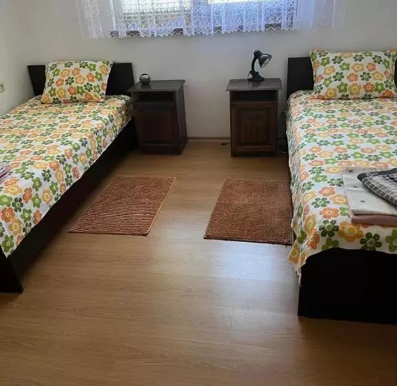 پانسیون Mavrova Guest House