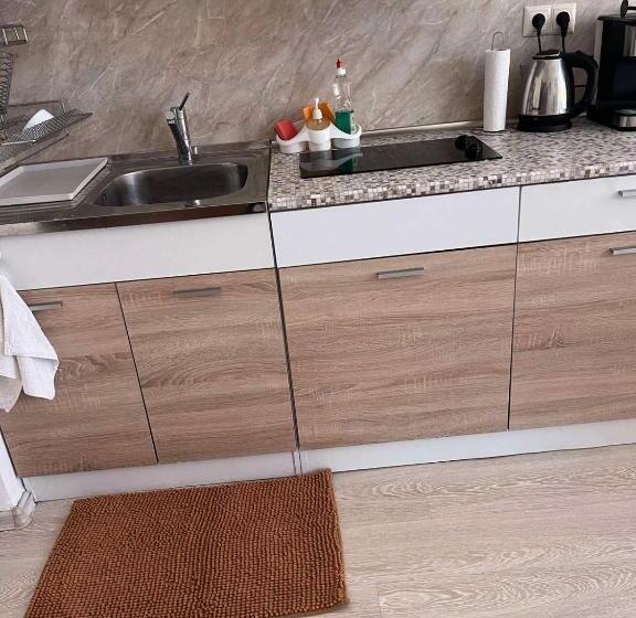 پانسیون Mavrova Guest House