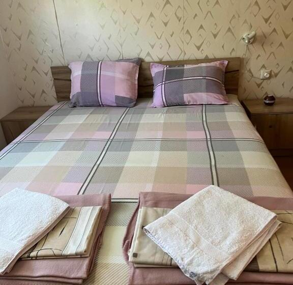 پانسیون Mavrova Guest House