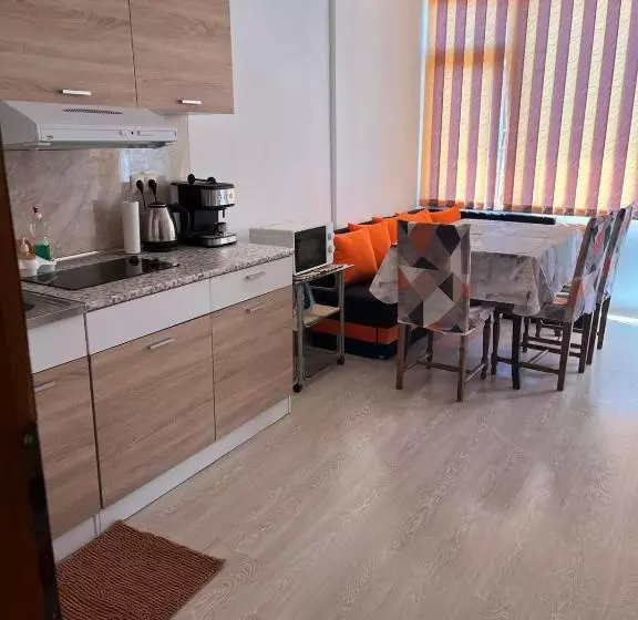 پانسیون Mavrova Guest House