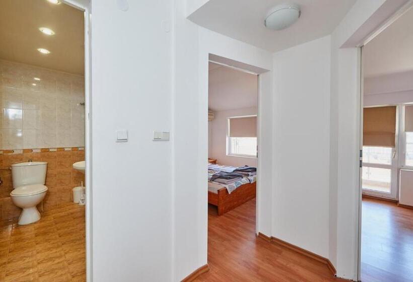 پانسیون Mavrova Guest House