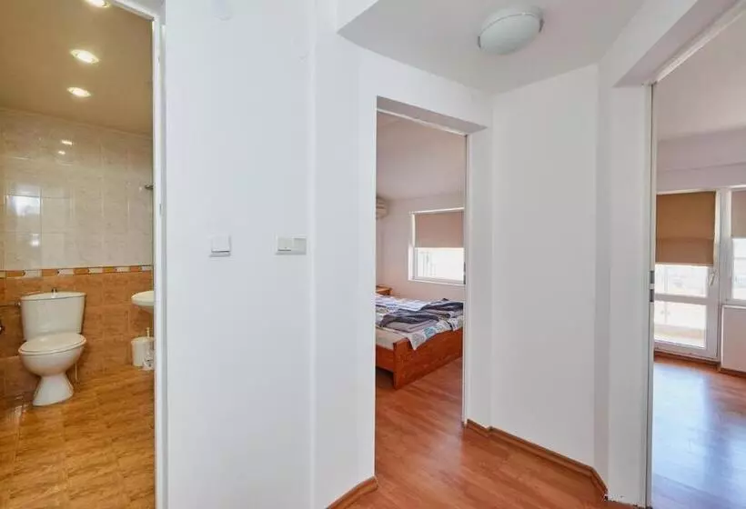 پانسیون Mavrova Guest House