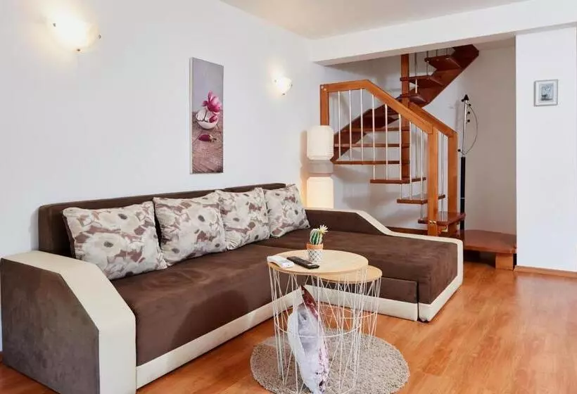 پانسیون Mavrova Guest House