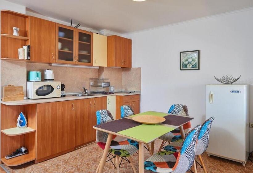 پانسیون Mavrova Guest House