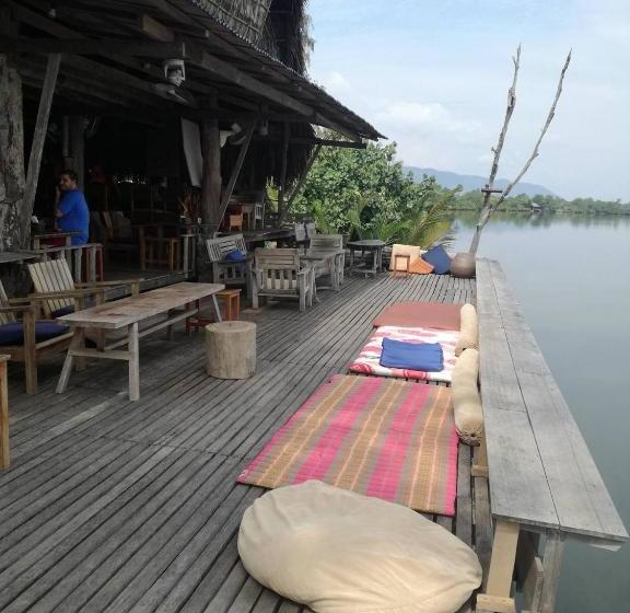 بنسيون Samon Village