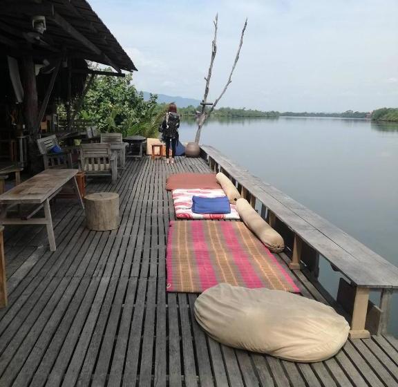 بنسيون Samon Village