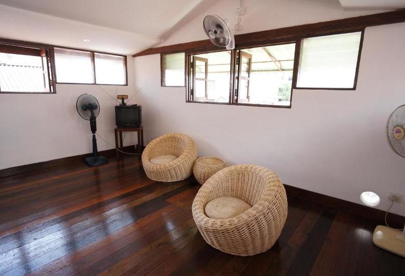 Pensió Thirty Three Stewart Houze