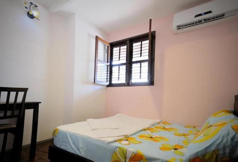 Pensió Thirty Three Stewart Houze