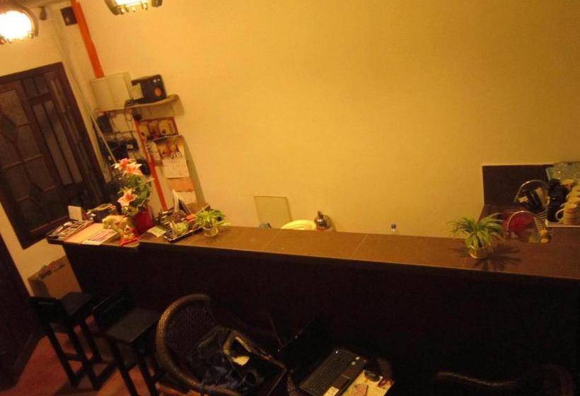 Pensió Thirty Three Stewart Houze