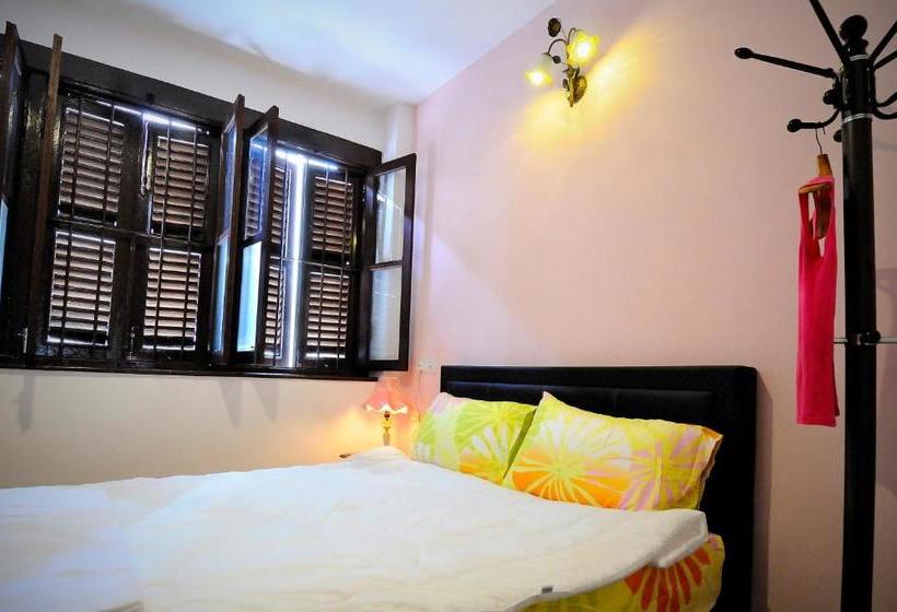 Pensió Thirty Three Stewart Houze