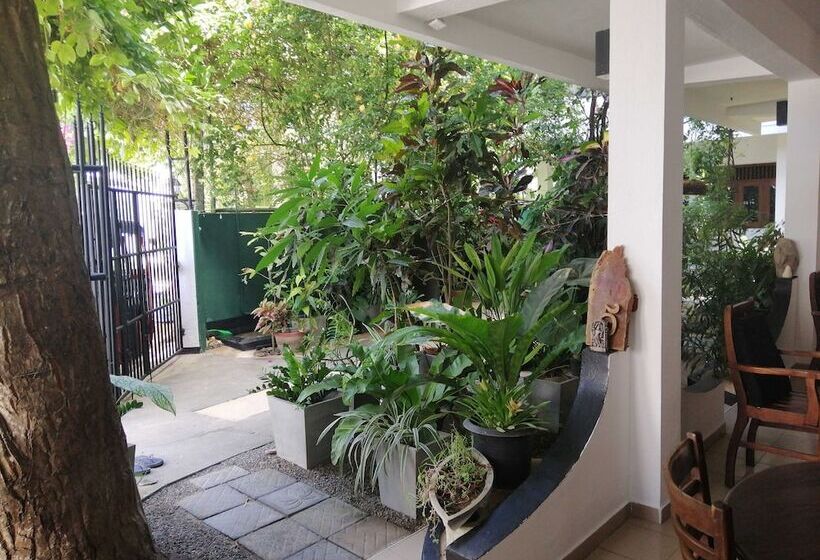 פנסיון Unawatuna Beach Bungalow