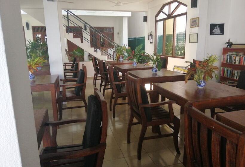 פנסיון Unawatuna Beach Bungalow