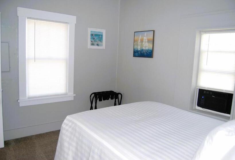 فندق صغير Deep Water Inn