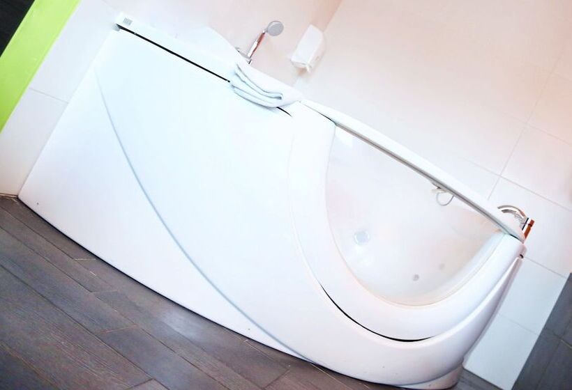 ホテル V E R O N E   Rooms & Suites   Liège   Rocourt