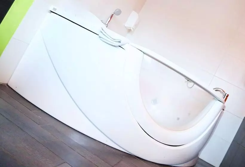 هتل V E R O N E   Rooms & Suites   Liège   Rocourt