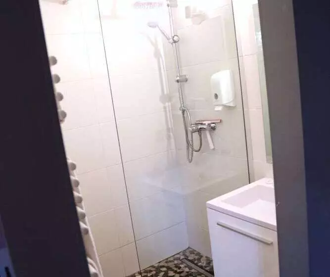 هتل V E R O N E   Rooms & Suites   Liège   Rocourt