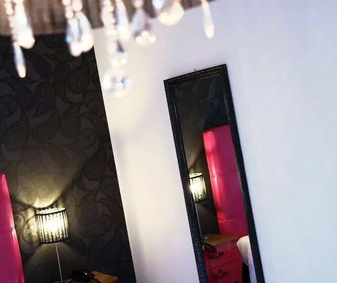 هتل V E R O N E   Rooms & Suites   Liège   Rocourt