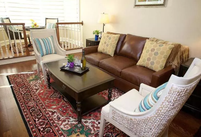 ペンション Guest House At Norwalk Inn